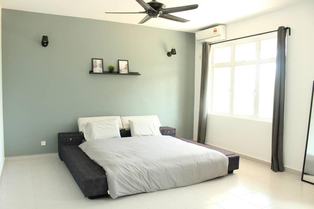טנג'ונג בונגא New Seaview Cozy Modern Beach House מראה חיצוני תמונה