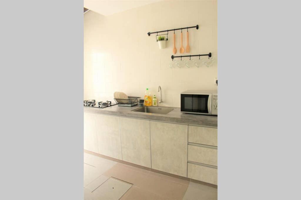 טנג'ונג בונגא New Seaview Cozy Modern Beach House מראה חיצוני תמונה