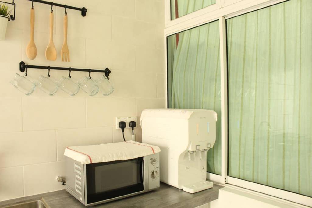 טנג'ונג בונגא New Seaview Cozy Modern Beach House מראה חיצוני תמונה