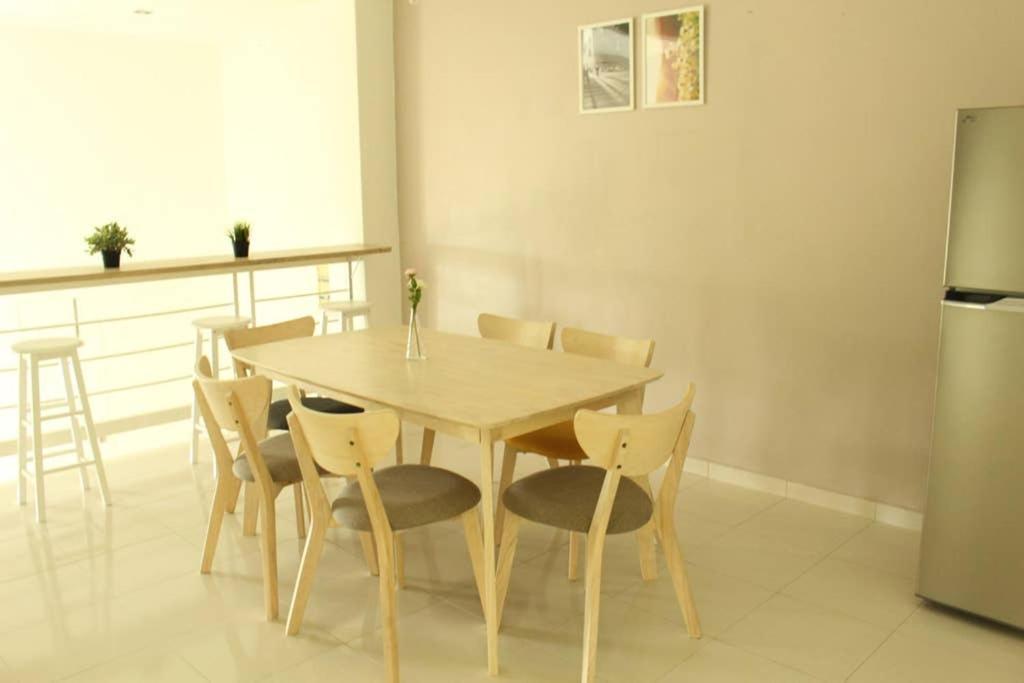 טנג'ונג בונגא New Seaview Cozy Modern Beach House מראה חיצוני תמונה