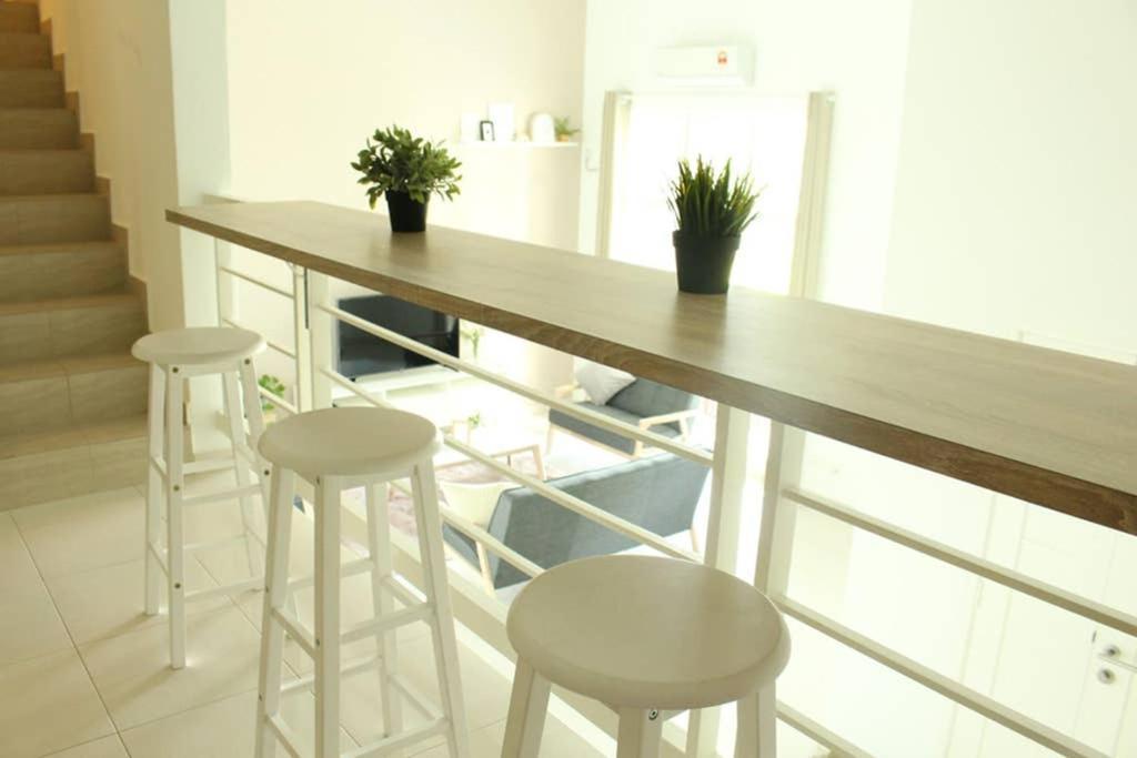 טנג'ונג בונגא New Seaview Cozy Modern Beach House מראה חיצוני תמונה